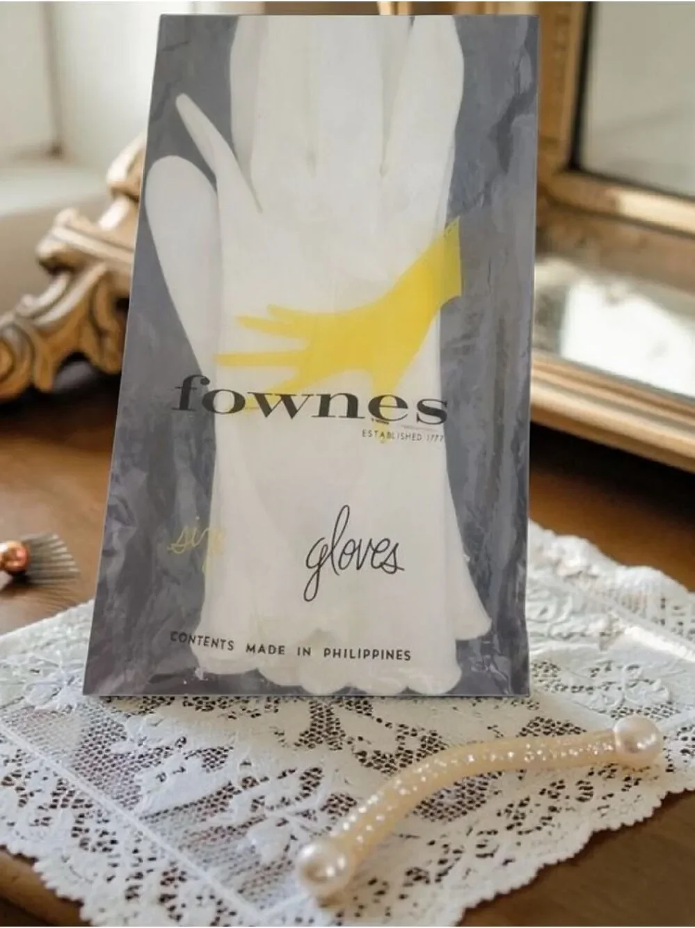 Vintage 1960s Fownes Doette Deluxe White Cotton Gloves 6.5 Original Packaging